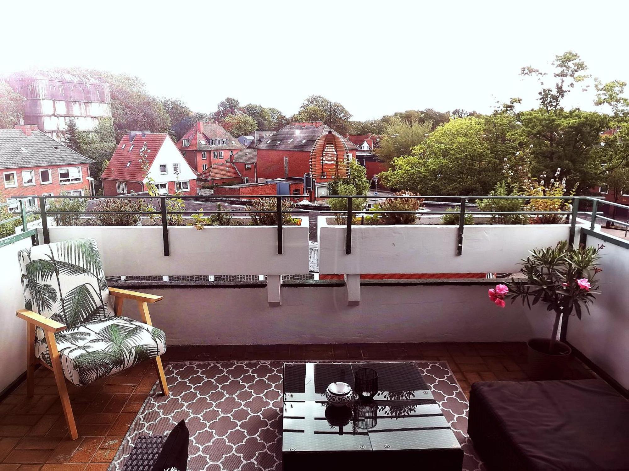 Up Wulkje21 Neu Renovierte Wohnung Mit Pkw Stellplatz Emden Luaran gambar